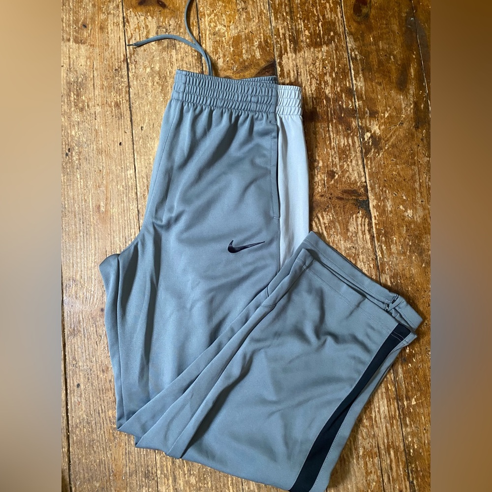 Like new Nike athletic pants size large mens